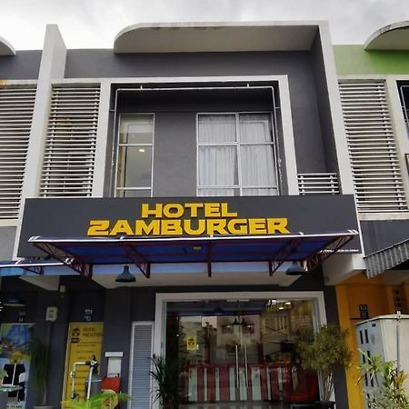 Hotel Zamburger Enstek Sepang Exteriör bild