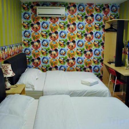 Hotel Zamburger Enstek Sepang Exteriör bild