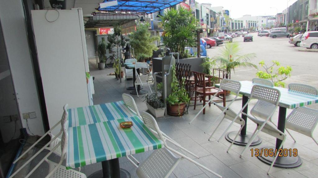 Hotel Zamburger Enstek Sepang Exteriör bild