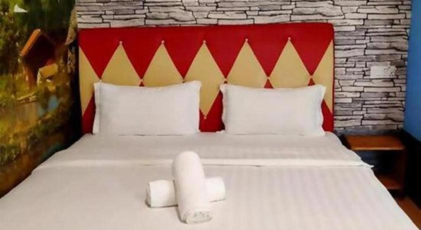 Hotel Zamburger Enstek Sepang Exteriör bild