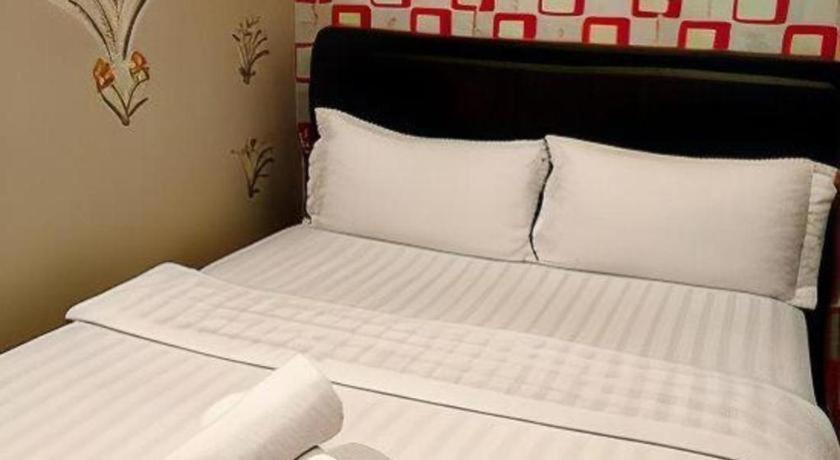 Hotel Zamburger Enstek Sepang Exteriör bild