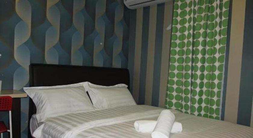 Hotel Zamburger Enstek Sepang Exteriör bild