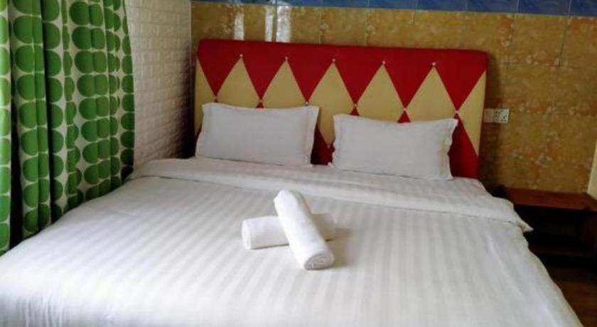 Hotel Zamburger Enstek Sepang Exteriör bild