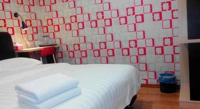 Hotel Zamburger Enstek Sepang Exteriör bild