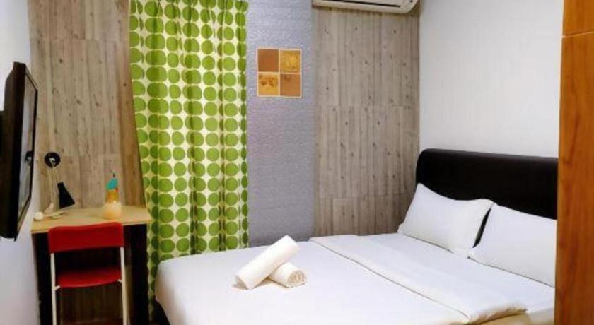 Hotel Zamburger Enstek Sepang Exteriör bild