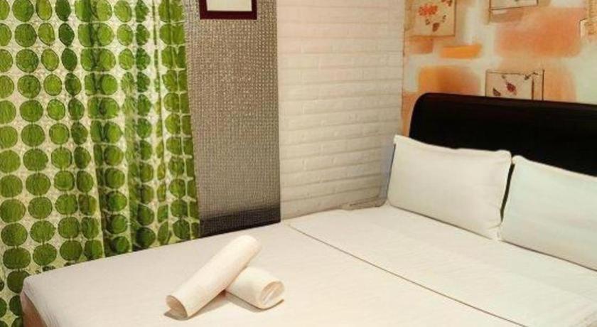 Hotel Zamburger Enstek Sepang Exteriör bild
